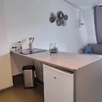 Appartement Nina Parking Rénové Proche Cité Congrès 26m2 *